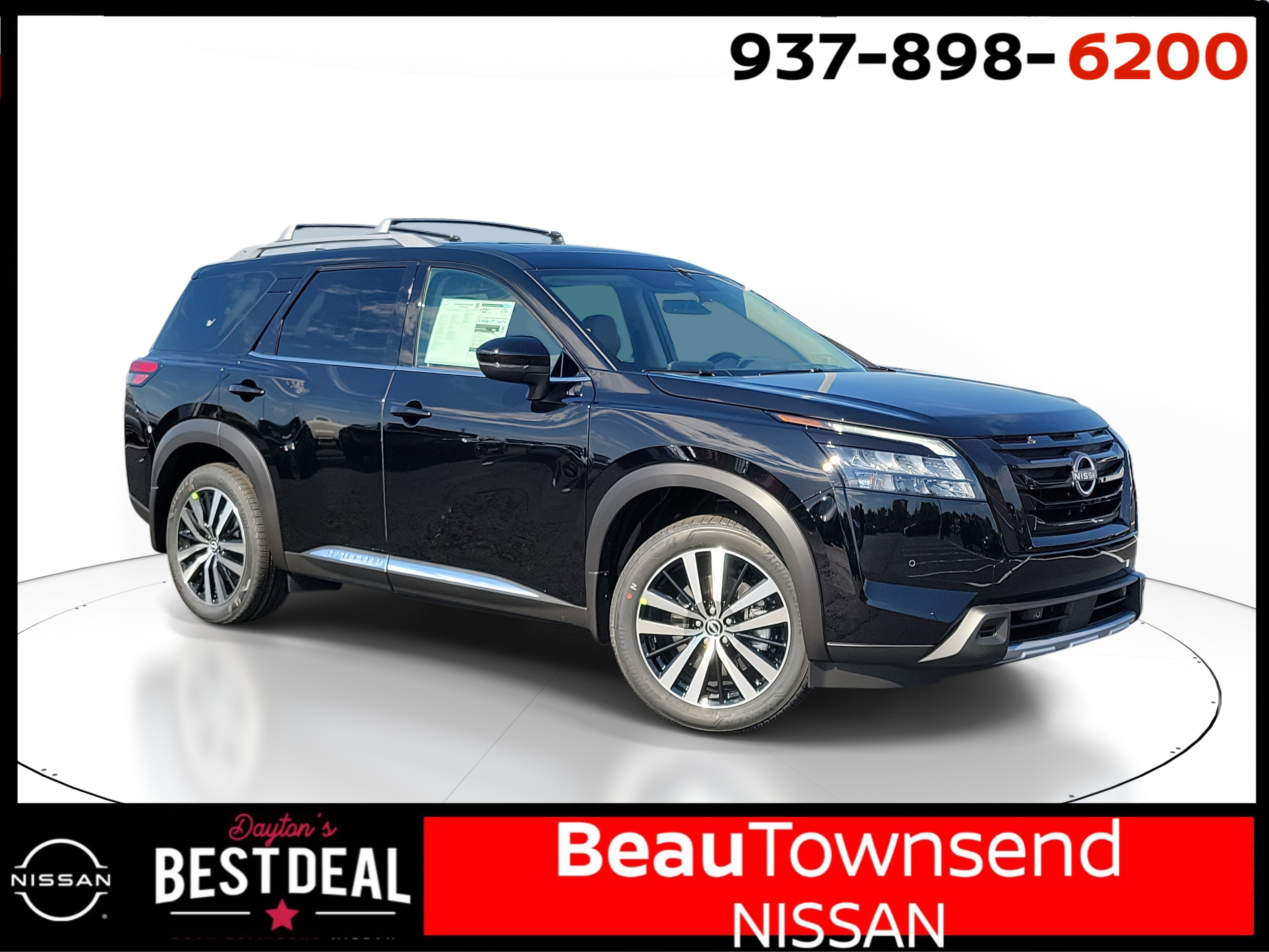 2025 Nissan Pathfinder Platinum's photo