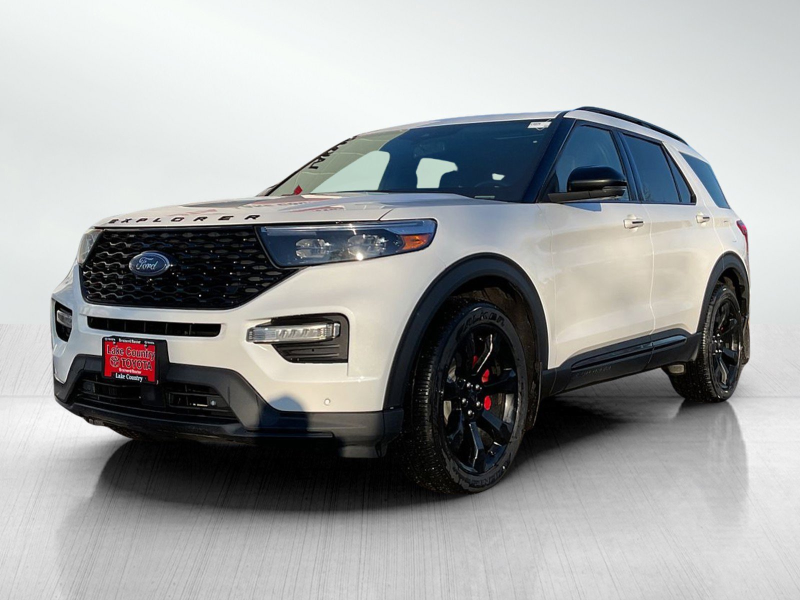 2022 Ford Explorer ST's photo