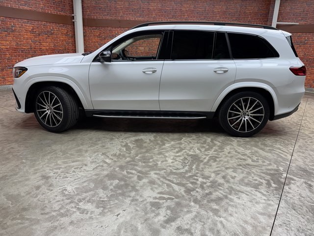 2025 Mercedes Benz GLS 450 4MATIC photo 2