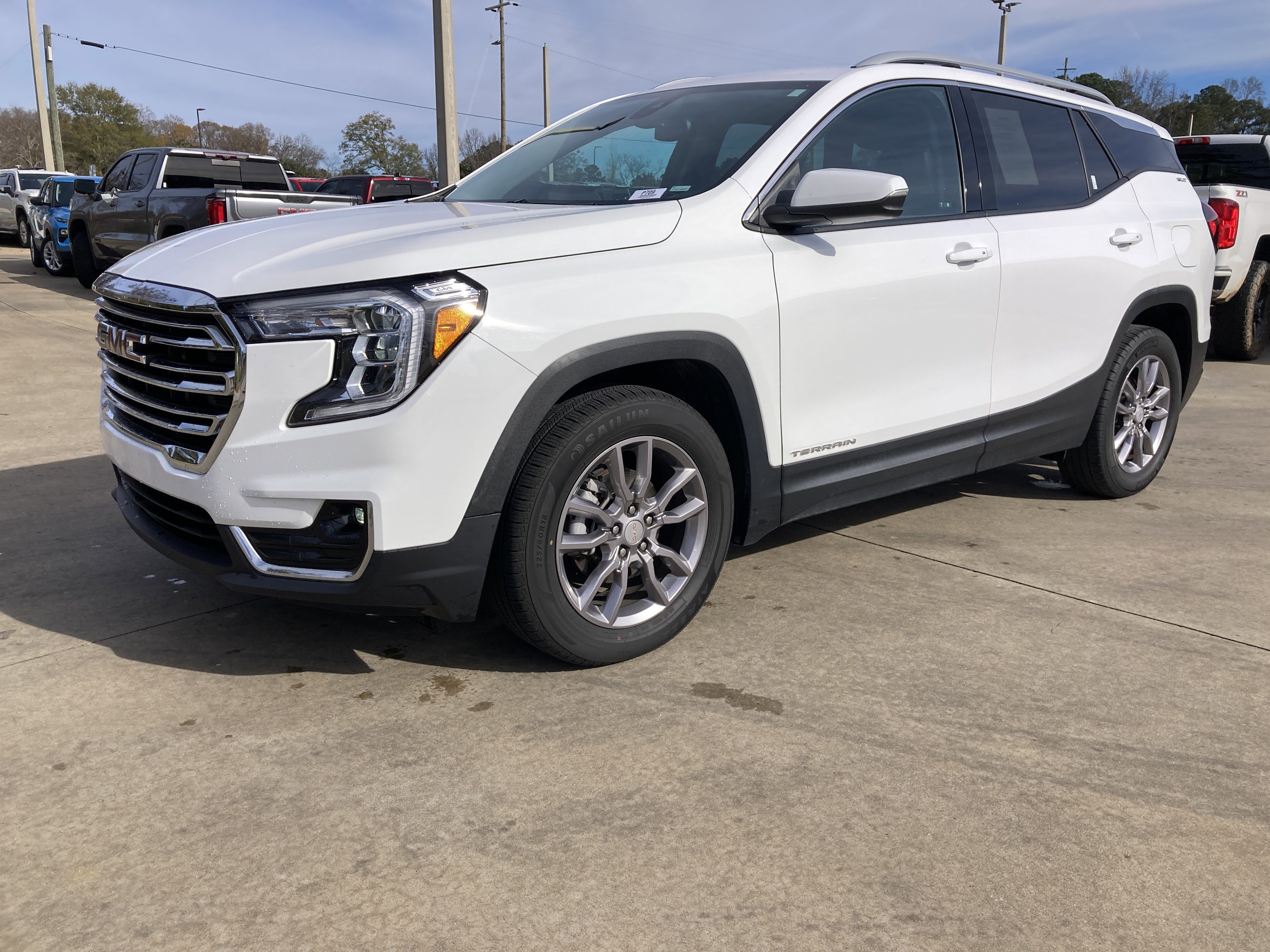 2024 GMC Terrain SLT's photo