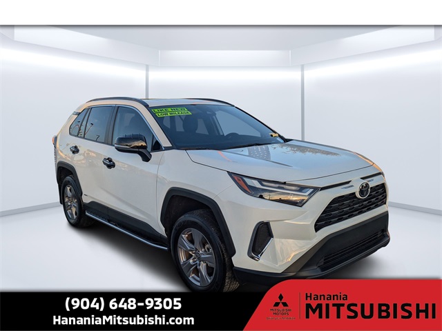 2025 Toyota RAV4 XLE's photo