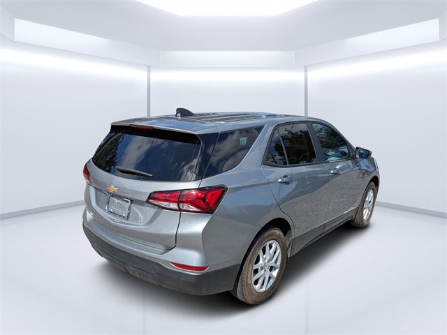 2023 Chevrolet Equinox LS photo 3