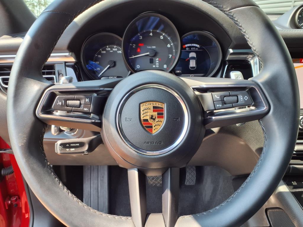 2022 Porsche Macan photo 14