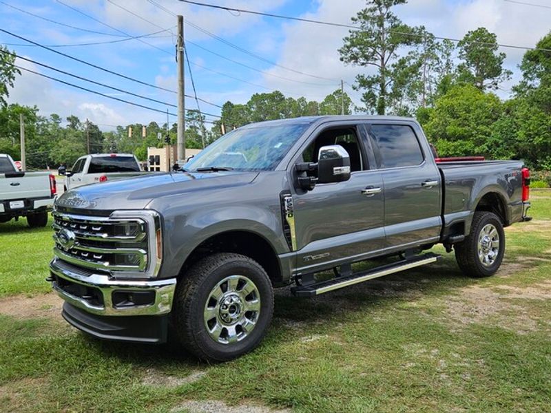 2025 Ford F-250 Lariat photo 3