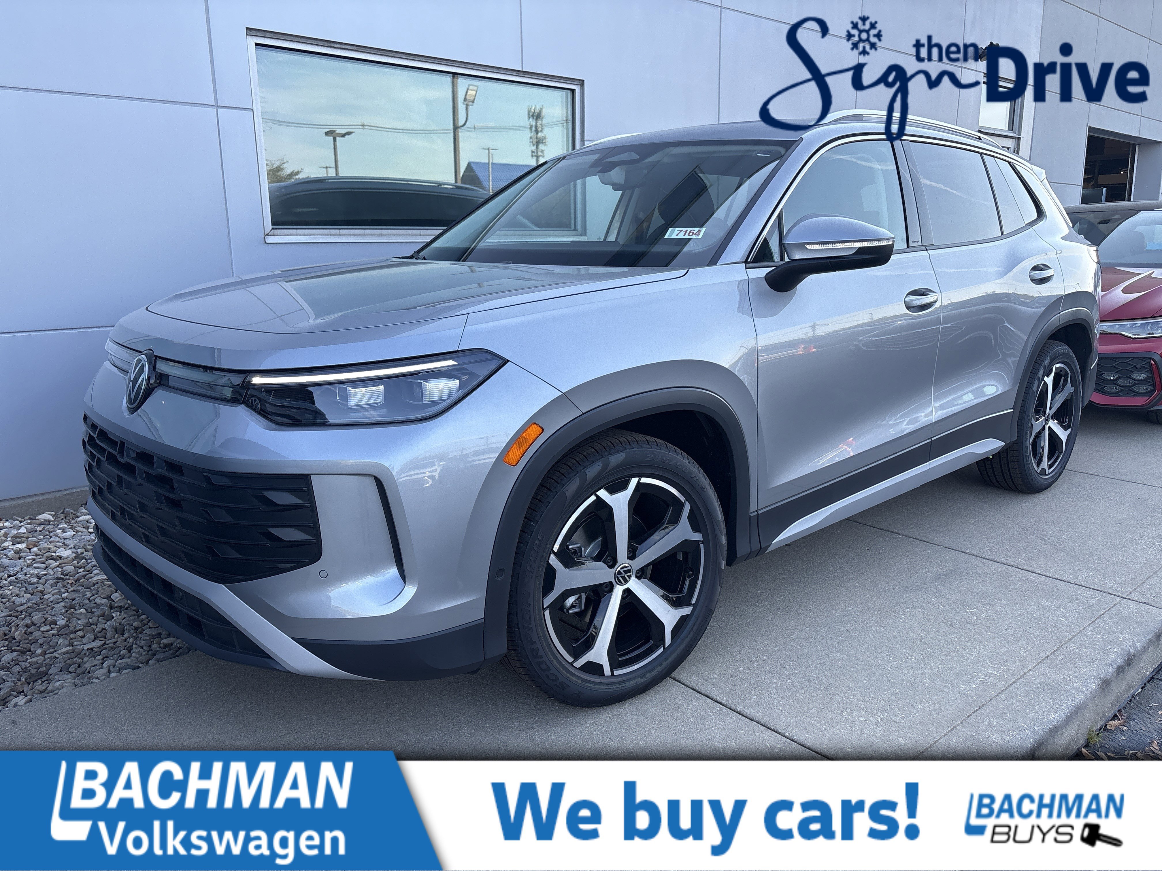 2025 Volkswagen Tiguan SE's photo