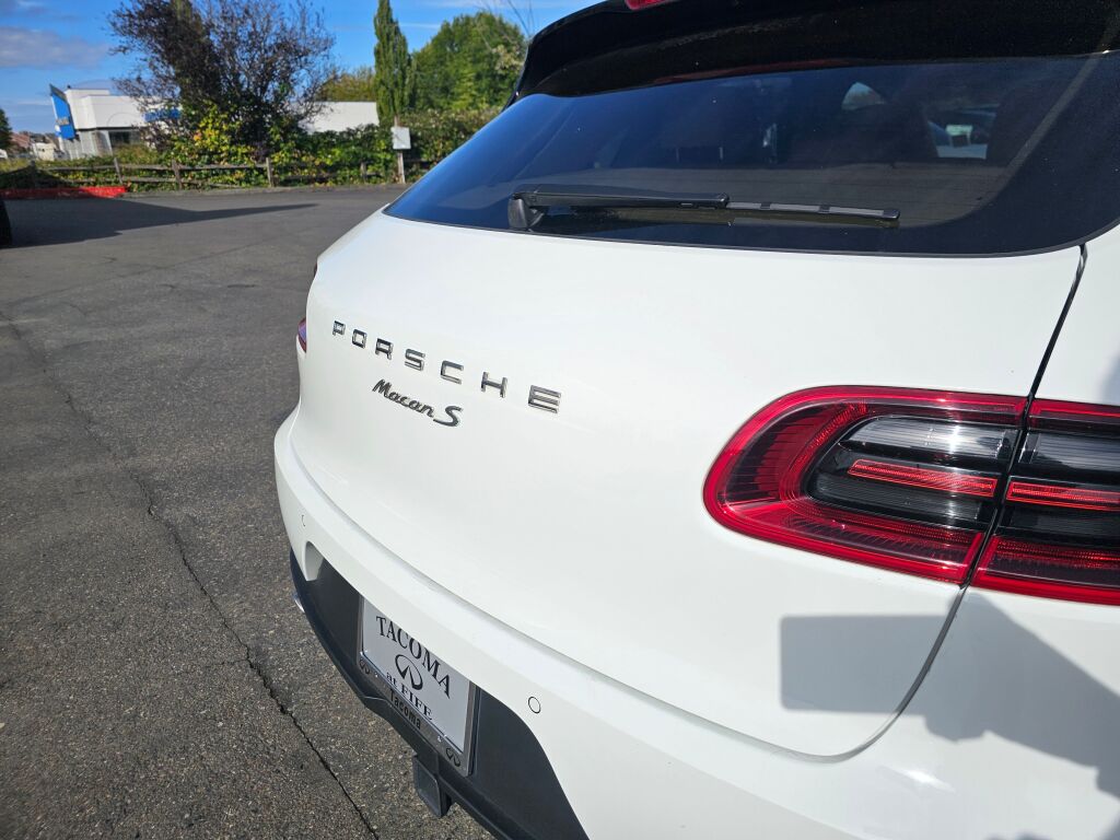 2015 Porsche Macan S photo 17
