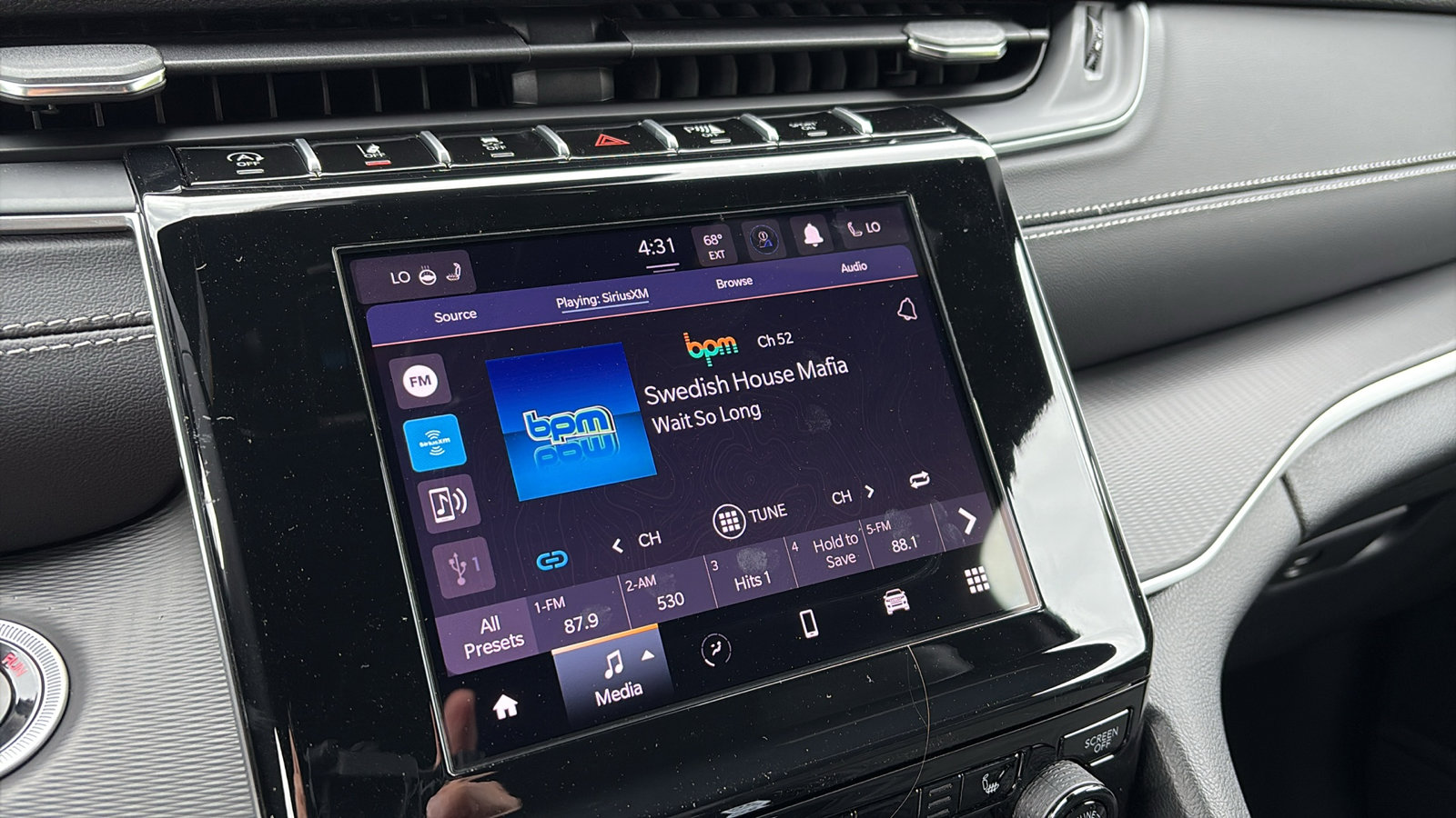 2025 Jeep Grand Cherokee Laredo Altitude X photo 13