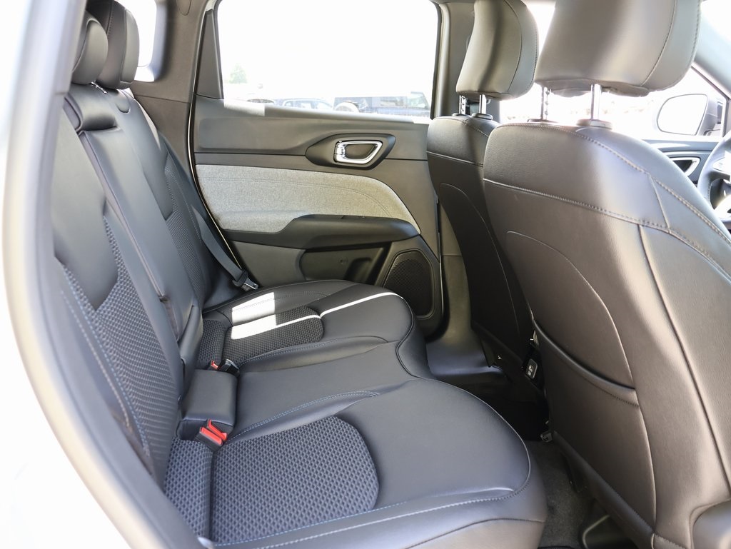 2025 Jeep Compass Latitude photo 12