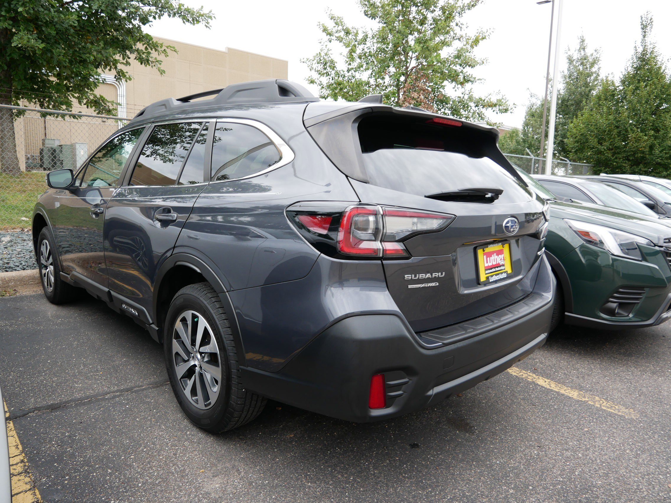 2020 Subaru Outback Premium photo 4