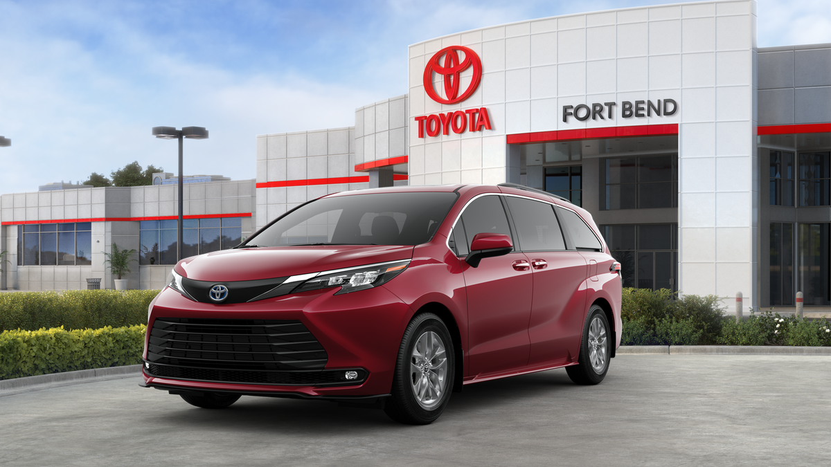 2025 Toyota Sienna XLE's photo