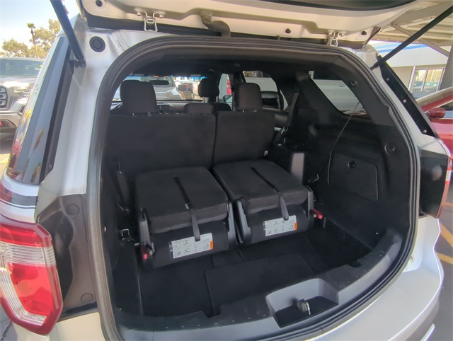 2017 Ford Explorer XLT photo 52