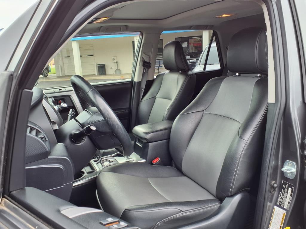 2019 Toyota 4Runner SR5 Premium photo 3
