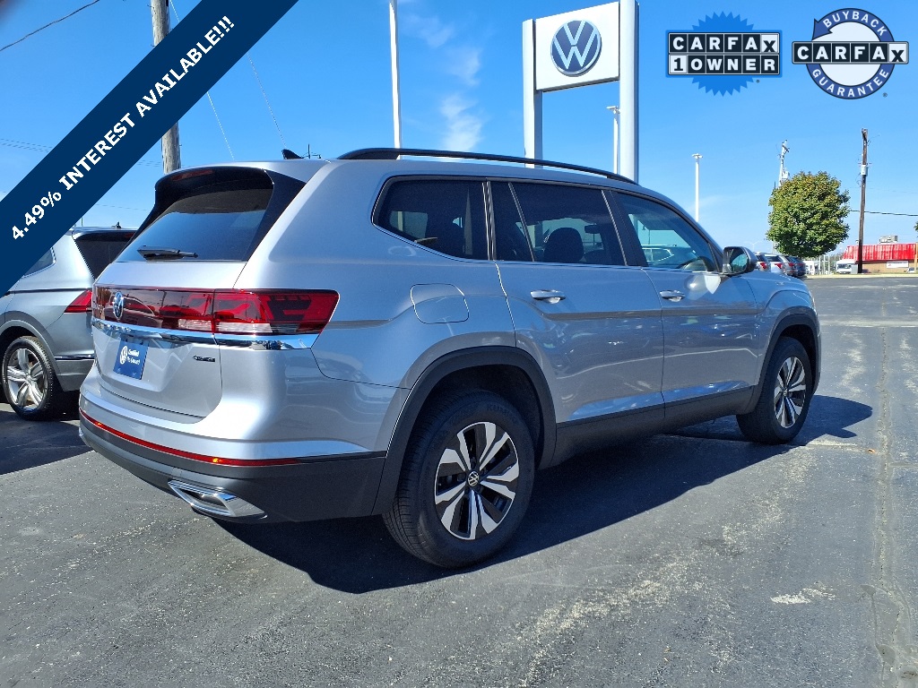 2025 Volkswagen Atlas SE photo 2