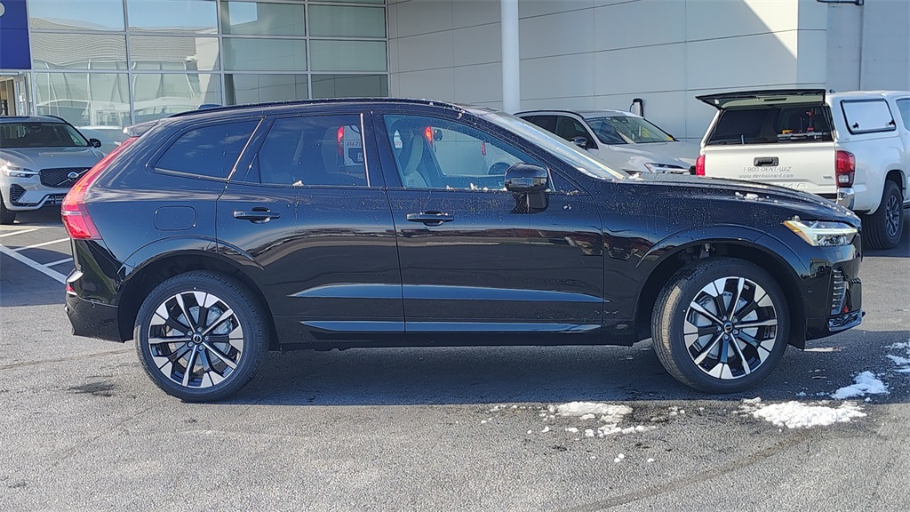 2026 Volvo XC60 B5 Plus photo 2