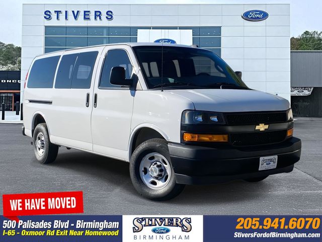 2022 Chevrolet Express Passenger LS's photo