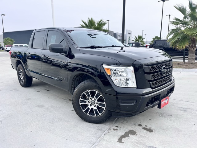 2023 Nissan Titan SV's photo