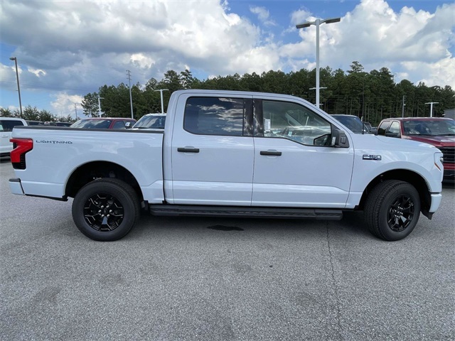 2025 Ford F-150 Lightning XLT photo 2