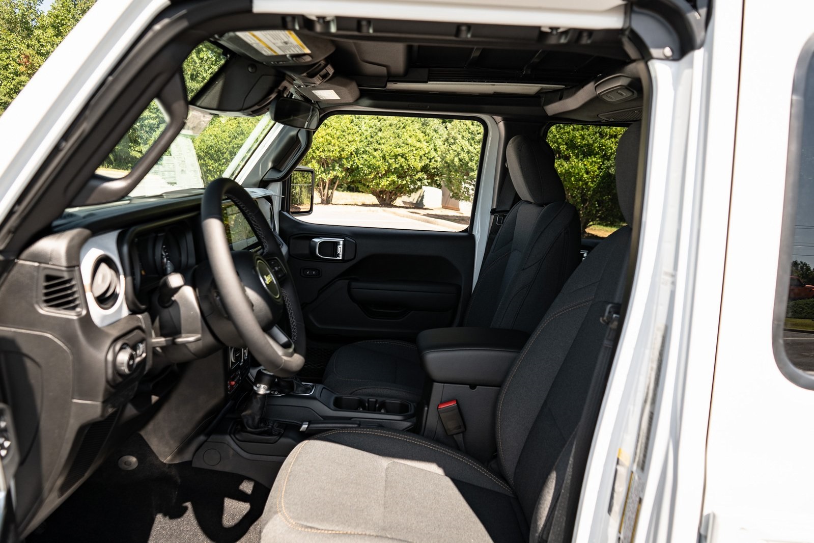 2025 Jeep Wrangler Willys photo 14