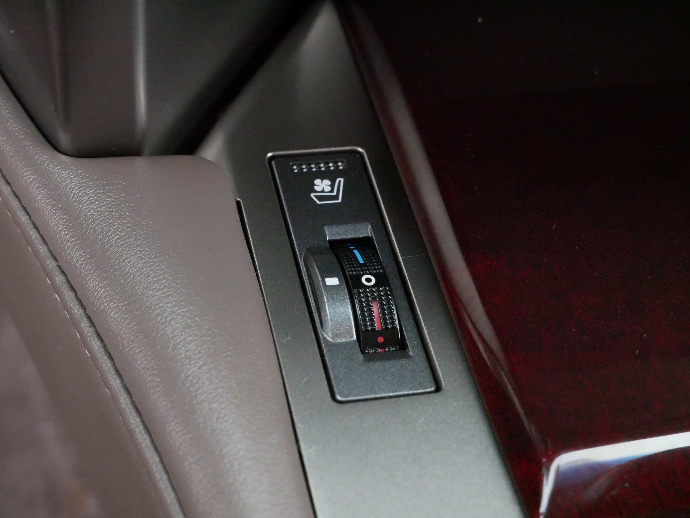 2019 Lexus GX 460 Premium photo 28