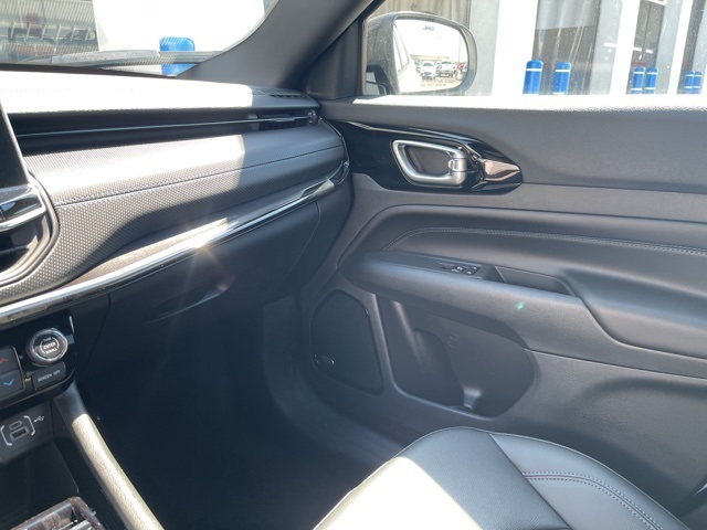 2025 Jeep Compass Limited photo 17