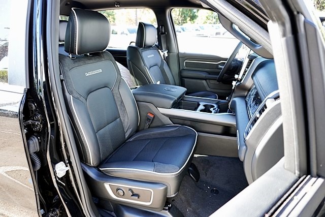 New 2026 Diamond Black Crystal Pearl-Coat Exterior Paint RAM Laramie image 16