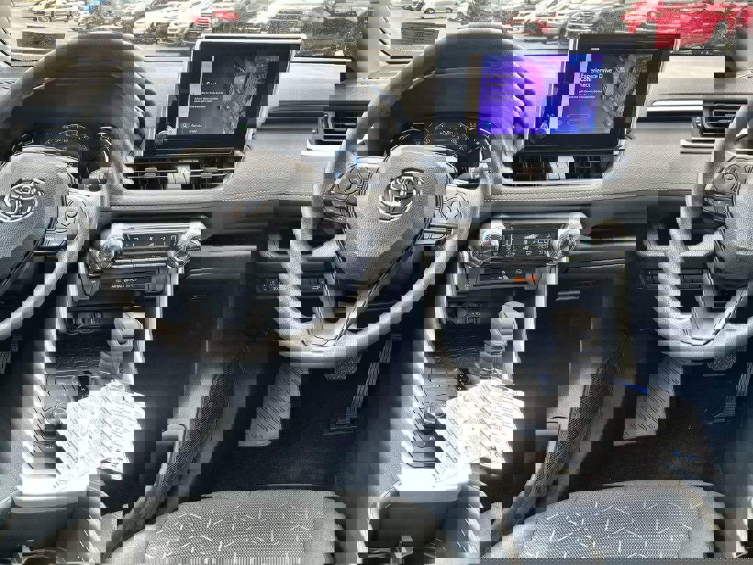 2025 Toyota RAV4 Hybrid XLE photo 10