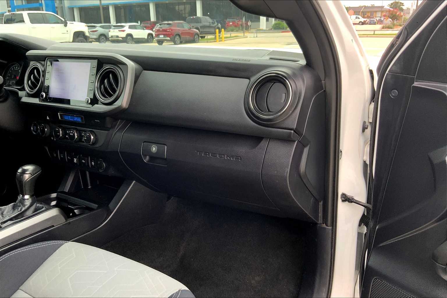 2021 Toyota Tacoma TRD photo 16