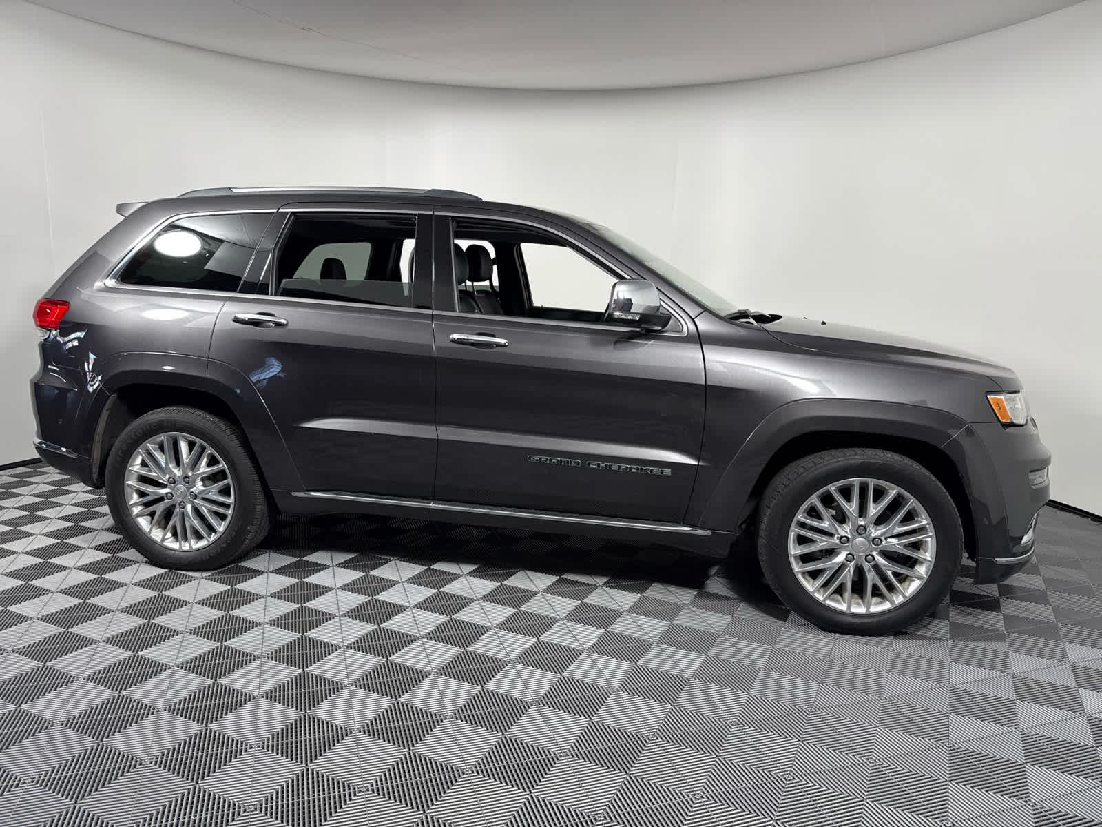 2018 Jeep Grand Cherokee Summit photo 4