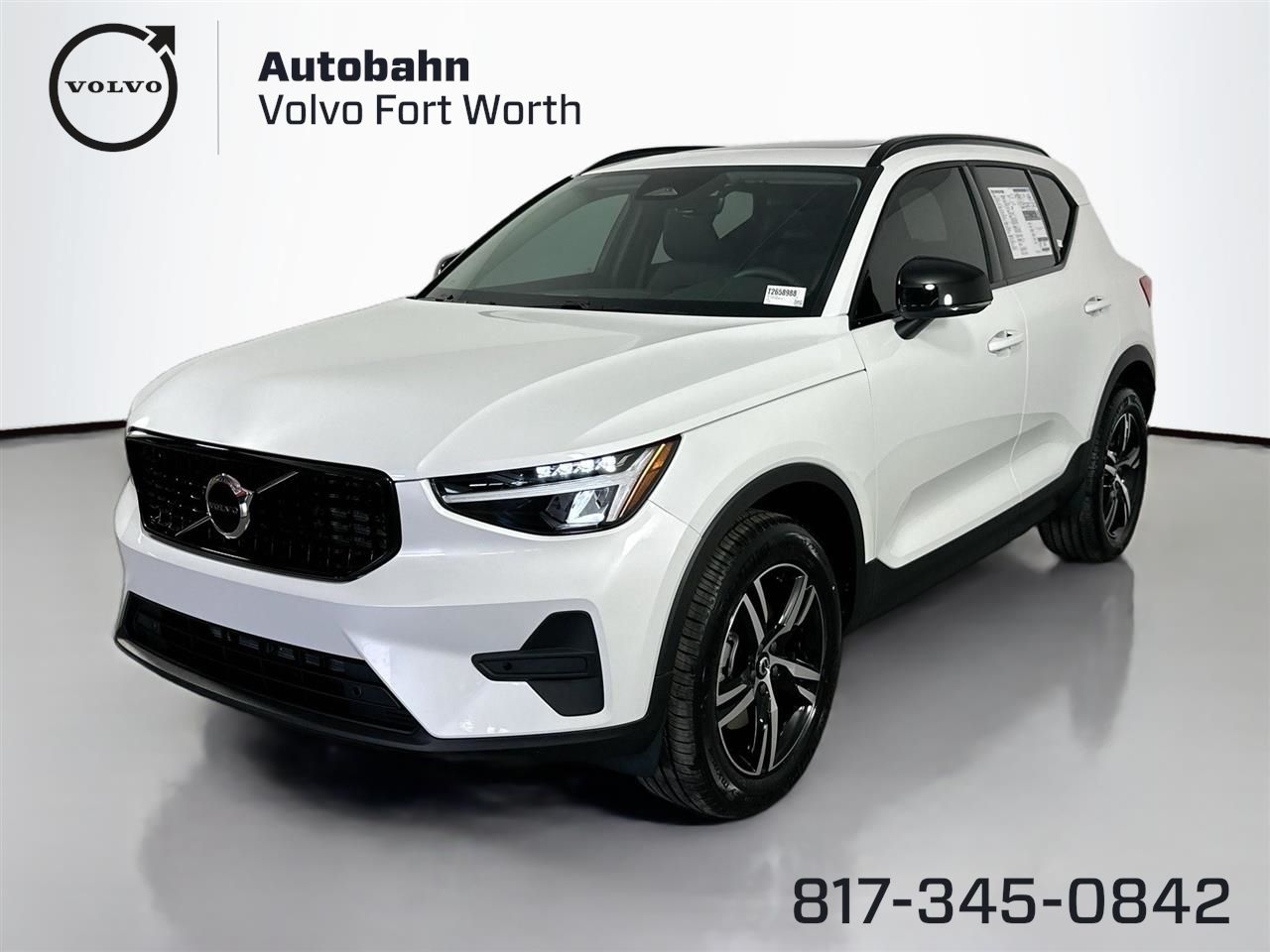 2026 Volvo XC40 Core's photo