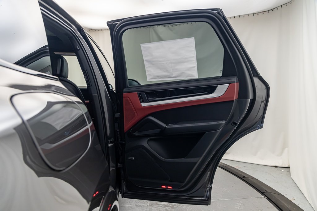 2024 Porsche Cayenne S photo 22