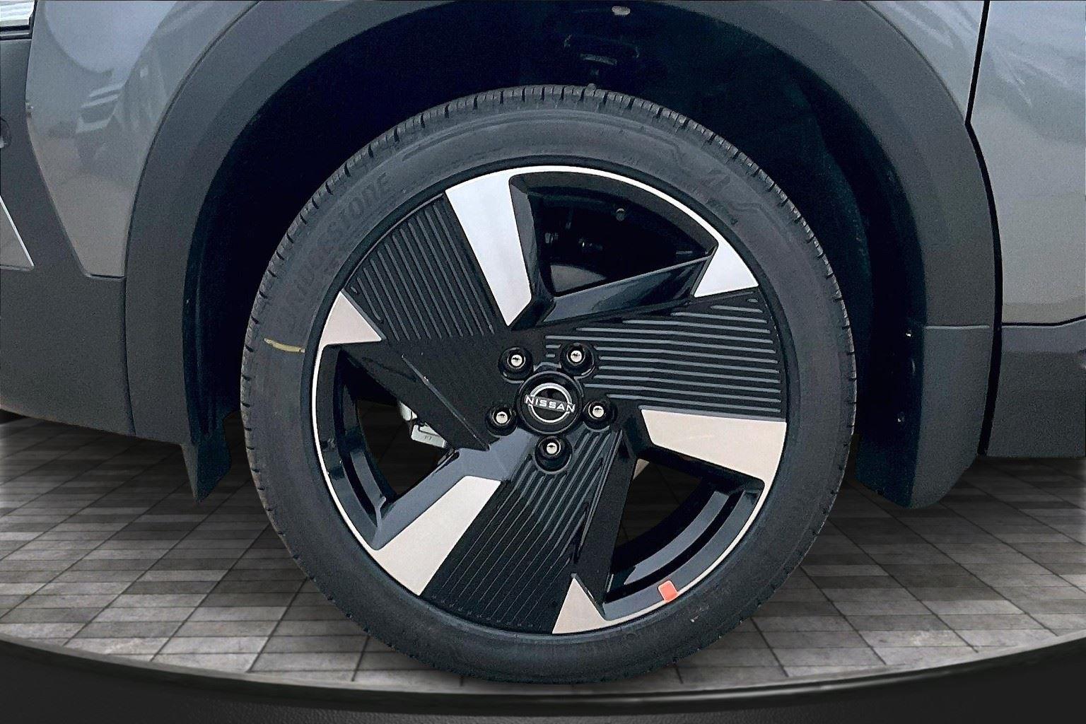 2025 Nissan Kicks SR photo 11