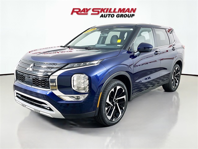 2024 Mitsubishi Outlander SE photo 3
