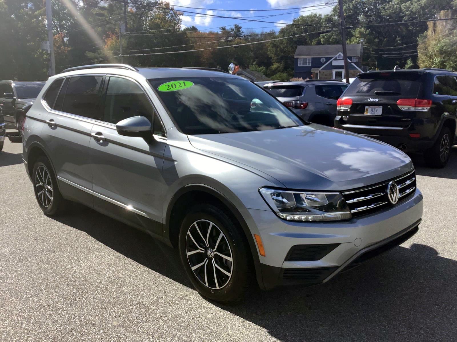 2021 Volkswagen Tiguan R-Line Black SEL photo 3