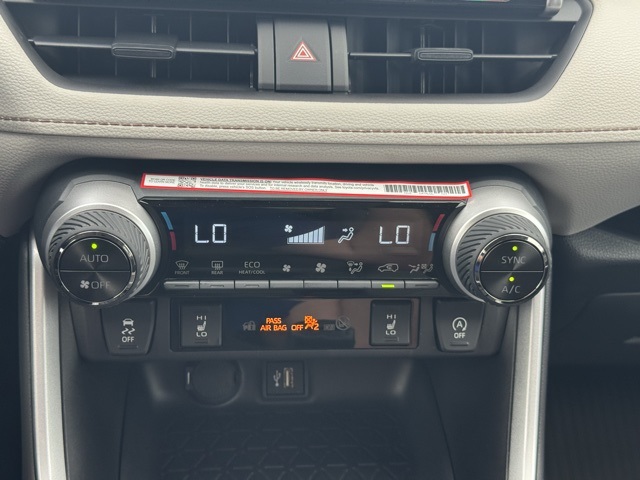 2025 Toyota RAV4 XLE photo 23