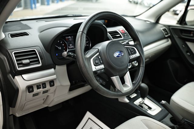 2017 Subaru Forester 2.5i Premium photo 16
