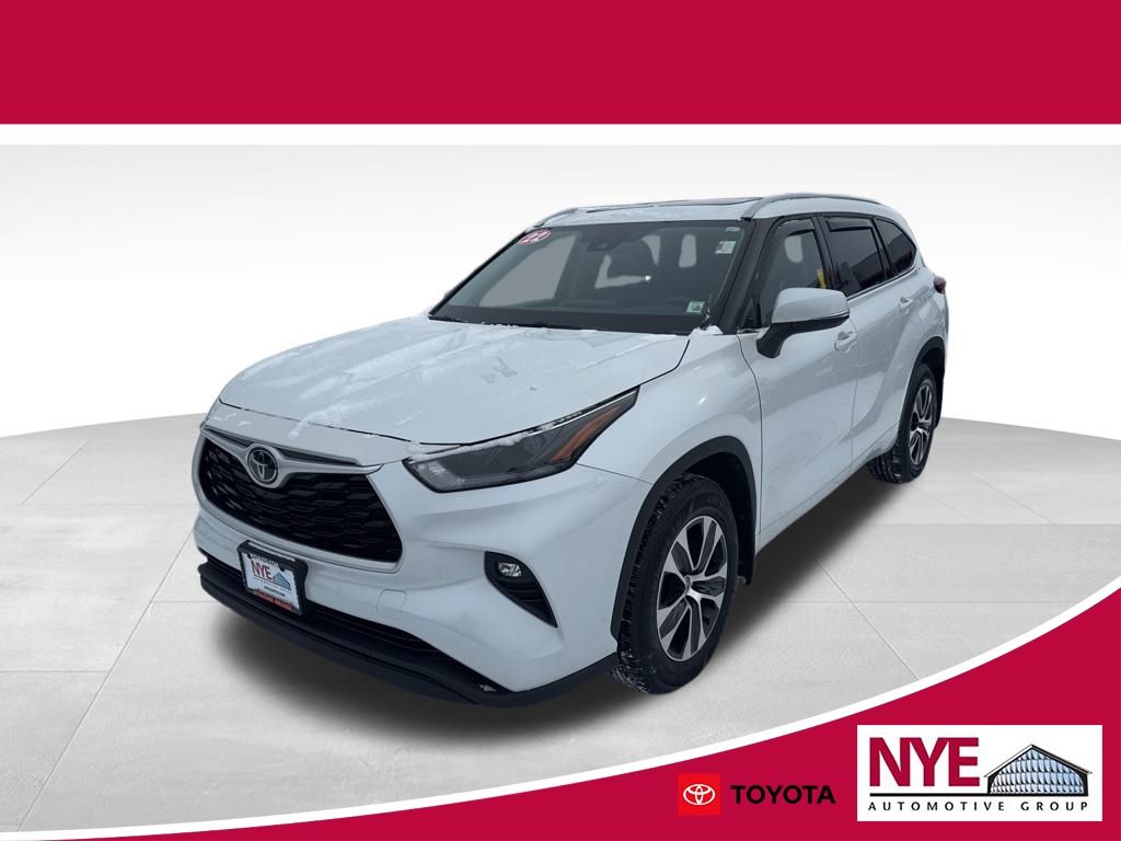 2022 Toyota Highlander XLE's photo