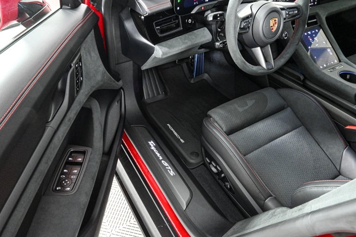 2025 Porsche Taycan GTS photo 7