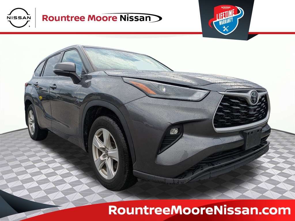 2022 Toyota Highlander LE's photo