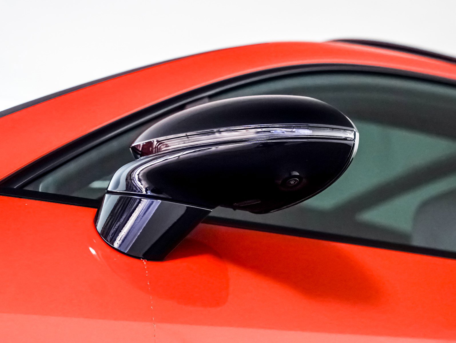 2025 Porsche Macan Electric photo 25