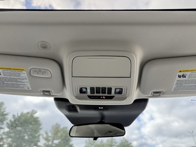 2025 Ford Explorer photo 18