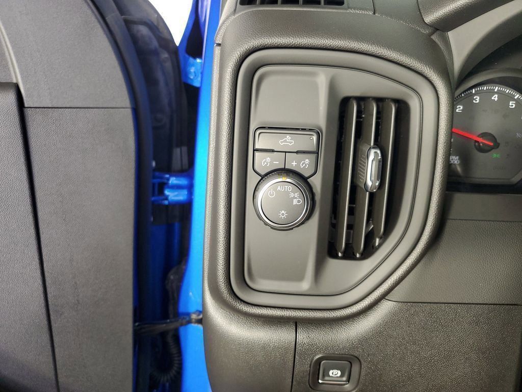 2025 Chevrolet Silverado 1500 Custom photo 20