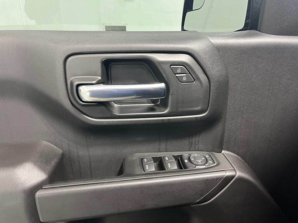 2025 Chevrolet Silverado 1500 Custom Rally Edition photo 11