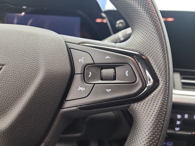 2024 Chevrolet Trax LT photo 19
