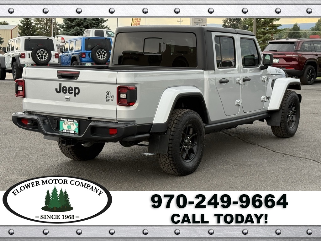2024 Jeep Gladiator Willys photo 7