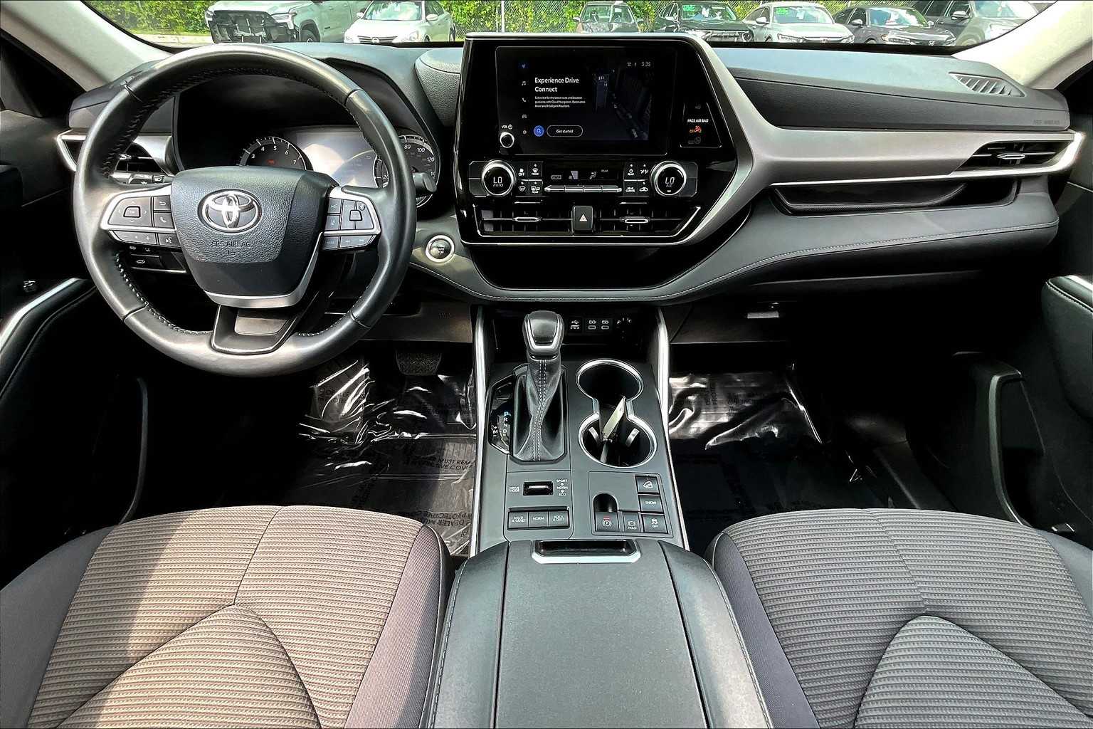 2024 Toyota Highlander LE photo 15