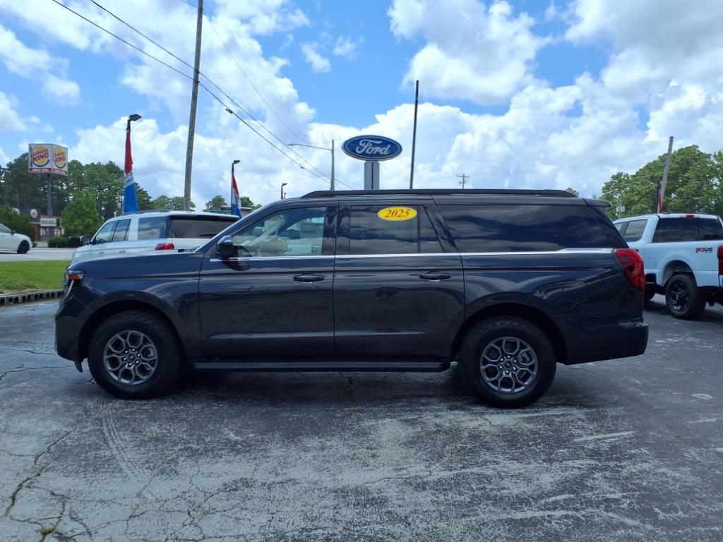 2025 Ford Expedition MAX photo 3