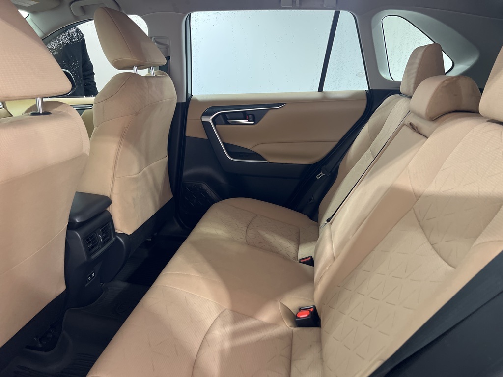 2020 Toyota RAV4 XLE photo 21