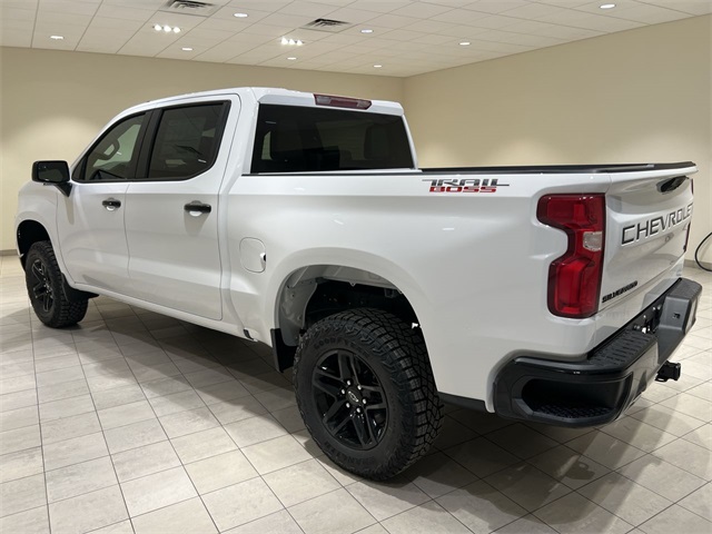2025 Chevrolet Silverado 1500 LT Trail Boss photo 2