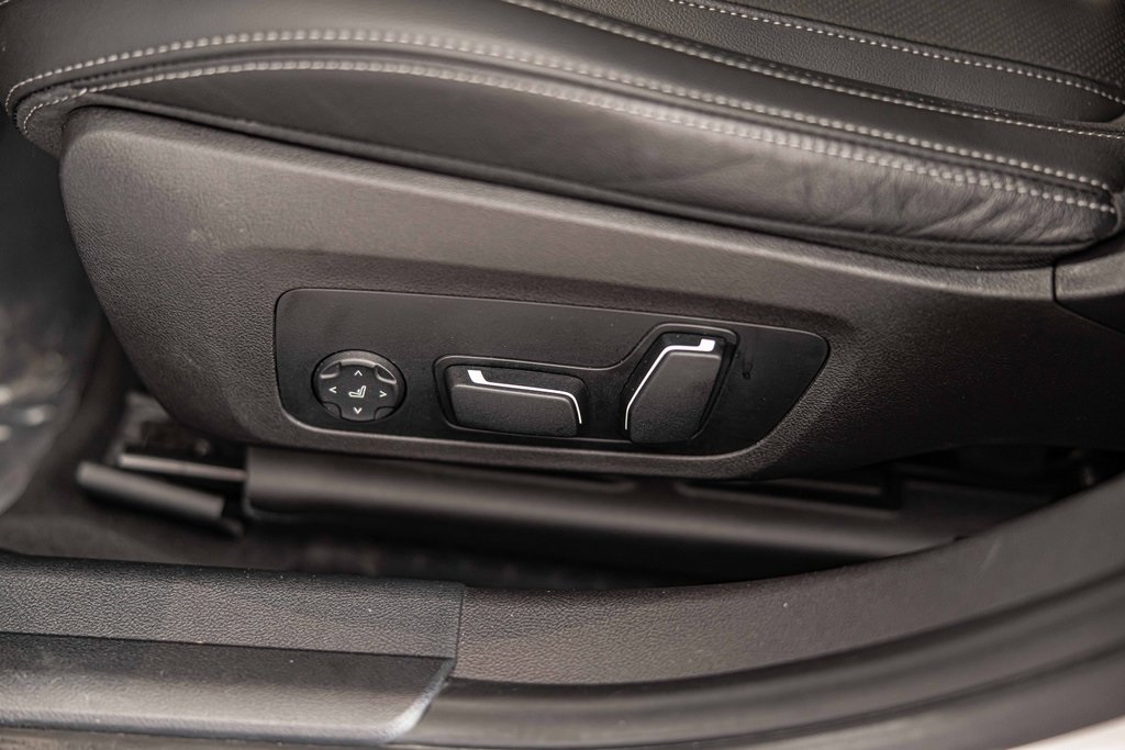 2025 BMW 330I - Image 23