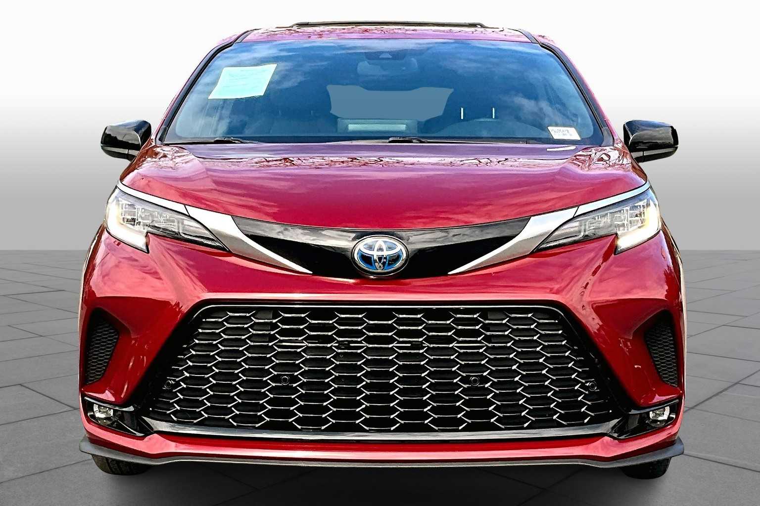 2023 Toyota Sienna XSE photo 3
